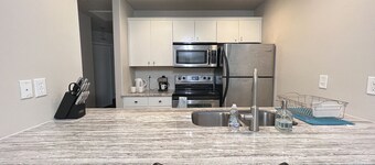 PARIS - 2 beds / Free garage parking / Downtown Salt Lake City