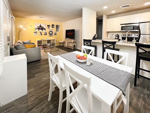PARIS - 2 beds / Free garage parking / Downtown Salt Lake City