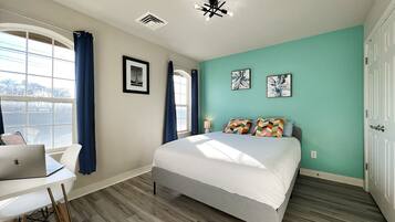 2 habitaciones, tabla de planchar con plancha, wifi y ropa de cama