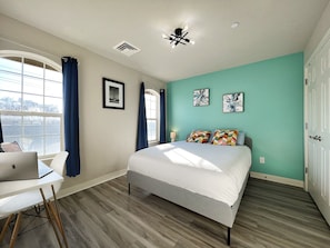 2 habitaciones, tabla de planchar con plancha, wifi y ropa de cama