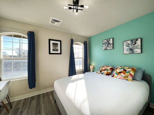 2 habitaciones, tabla de planchar con plancha, wifi y ropa de cama 