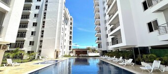 Aqua Palm Home-Unwind at this stunning  coastal apartment.