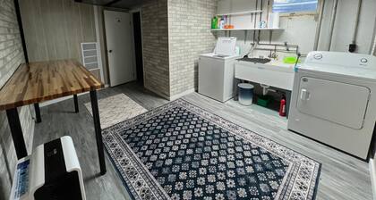 Toledo Blue House-Spacious 5 bedroom, 2 living rooms & large outside area