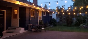 Toledo Blue House-Spacious 5 bedroom, 2 living rooms & large outside area.