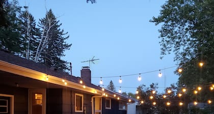 Toledo Blue House-Spacious 5 bedroom, 2 living rooms & large outside area.