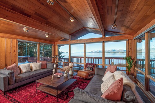 Paradise cove - A Mid-Century Modern Waterfront Retreat
