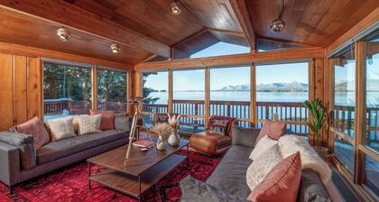 Paradise cove - A Mid-Century Modern Waterfront Retreat