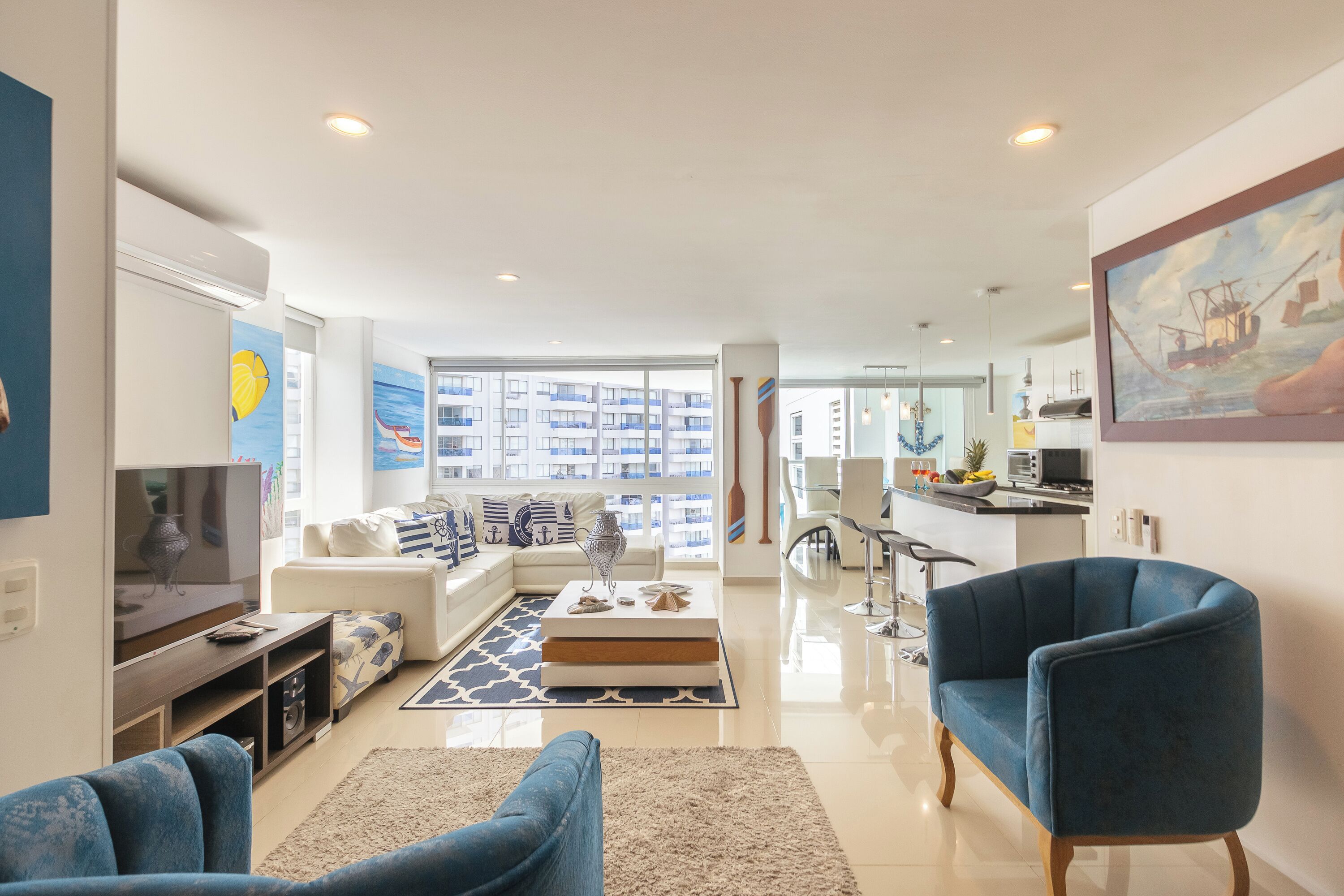 Smart-TV, videospill, bordtennis og stereoanlegg