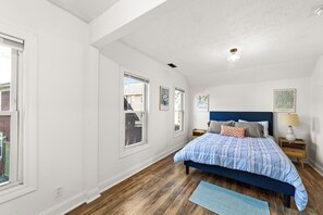 1 bedroom, internet, bed sheets - Cozy Loft Apartment in Ohio City (Cleveland)