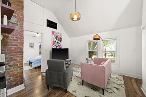 1 bedroom, internet, bed sheets