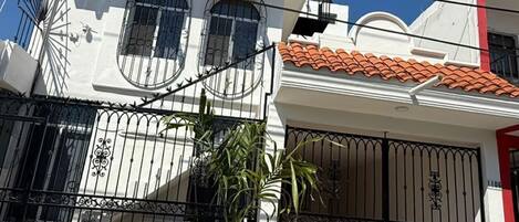 المنشأة من الخارج