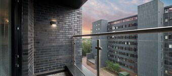 Modern Two-Bedroom Ensuite Flat near Manchester City Centre and Old Trafford