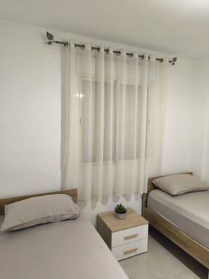 2 soverom, skrivebord, wi-fi (inkludert) og sengetøy