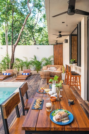 Outdoor dining