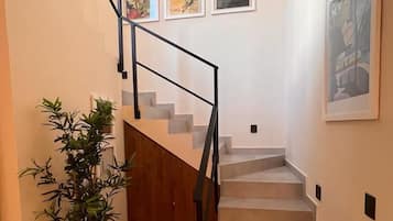 Casa familiar, vista al jardín | Área de sala de estar