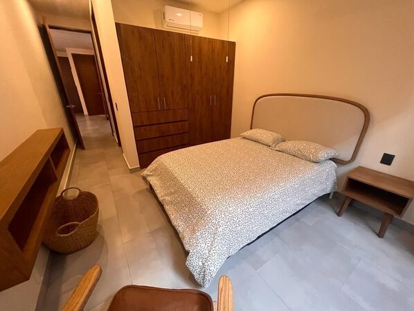 Cortinas blackout, tabla de planchar con plancha y wifi gratis