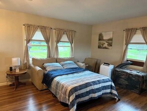 Iron/ironing board, free WiFi, bed sheets, wheelchair access