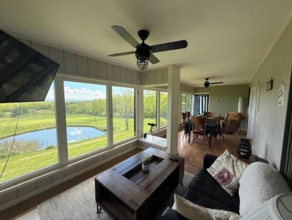 Smart-tv, tafelvoetbal en boeken