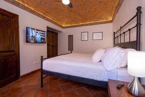 Deluxe Villa, Balcony, City View | Desk, iron/ironing board, free WiFi