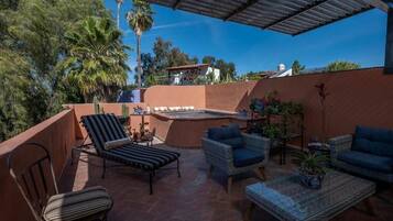 Villa Deluxe, balcón, vista a la ciudad | Terraza o patio