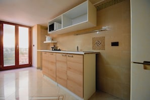 Fridge, microwave, stovetop, coffee/tea maker