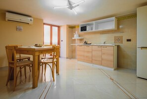 Dining - House Mary (Napoli)