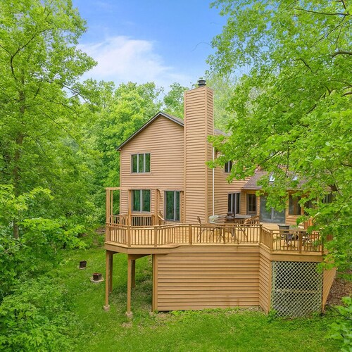 Into The Woods Lake Geneva Retreat Deck Fireplace Wooded Setting Sleeps 10