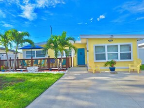 Exterior - Entire Home 3BR 1BA in St. Pete, FL - Sleeps 6 Spacious Private Backyard (Kenneth City)