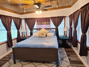 3 bedrooms, iron/ironing board, travel crib, free WiFi