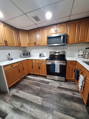 Microwave, oven, stovetop, dishwasher - Entire Home 3BR 1BA in St. Pete, FL - Sleeps 6 Spacious Private Backyard (Kenneth City)