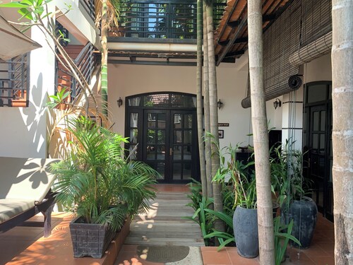 Spacious 5-bedroom house with private pool