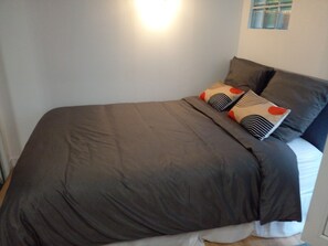 1 bedroom, iron/ironing board, WiFi, bed sheets - Charming 25m2 studio near CDG, Asterix, sandy sea (Louvres)