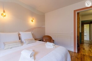 4 chambres, fer et planche à repasser, lit parapluie, Wi-Fi gratuit