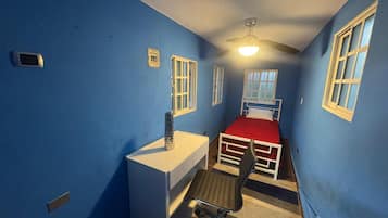 5 makuuhuonetta, työpöytä, silitysrauta/-lauta, Wi-Fi