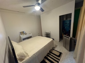 5 bedrooms, desk, iron/ironing board, WiFi