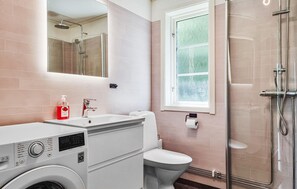 Shower - 2 bedroom gorgeous home in Broaryd (Broaryd)