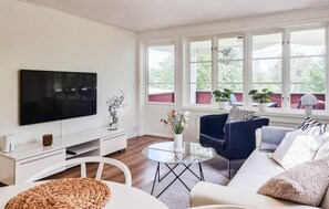 TV - 2 bedroom gorgeous home in Broaryd (Broaryd)