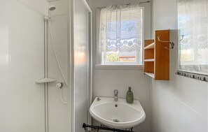 Shower - 2 bedroom stunning home in Habbestorp (Habbestorp)