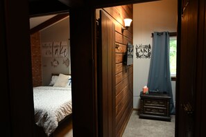 2 室のベッドルーム、アイロン / アイロン台、WiFi (無料)、ベッドシーツ