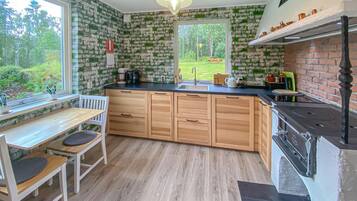 Frigorifero, forno, piano cottura, lavastoviglie