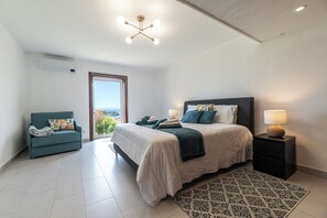 6 quartos, ferros/tábuas de passar roupa, Wi-Fi, roupa de cama