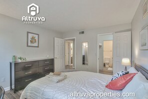 2 bedrooms, iron/ironing board, internet, bed sheets - Maplecrest Court - near Hospitals, Dog Park, Downtown - no stairs to enter (Nashville)