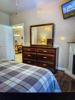 2 bedrooms, iron/ironing board, travel cot, WiFi