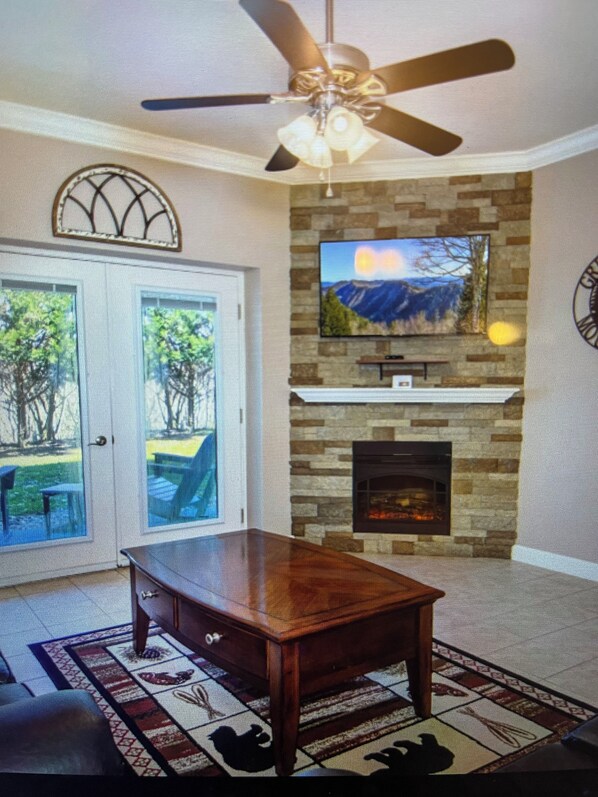TV, fireplace