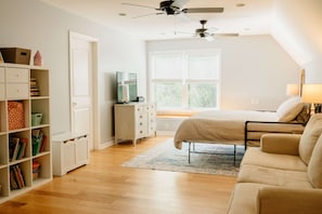 Iron/ironing board, travel cot, free WiFi, bed sheets