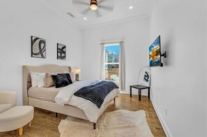 5 bedrooms, desk, travel cot, free WiFi