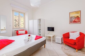 7 Schlafzimmer, Zimmersafe, Bügeleisen/Bügelbrett, Reisekinderbett