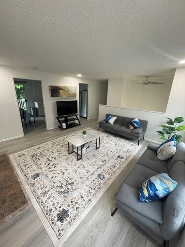 Cozy 3-bedroom 2.5 bath house in Kent near hospital and shopping centers 