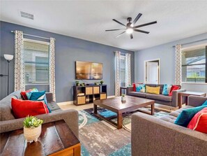 TV connectée, jeux vidéo, baby-foot, livres