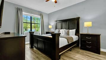 6 habitaciones, escritorio y tabla de planchar con plancha